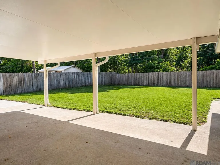 431 Gloria Dr — Photo 2