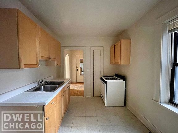 4th image of 2950 N Seeley Ave #2958-1