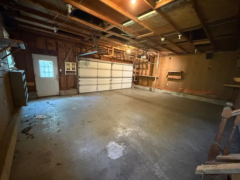 499 Basso St — Photo 9