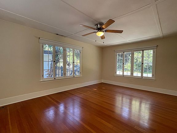 3rd image of 744 Palo Alto Ave