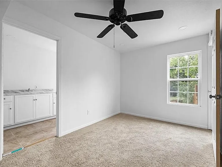 1105 Esperanza St #A — Photo 12