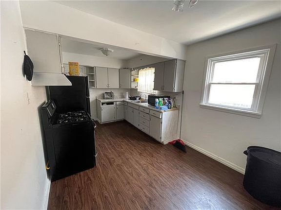 5th image of 700 Glenwood Ave