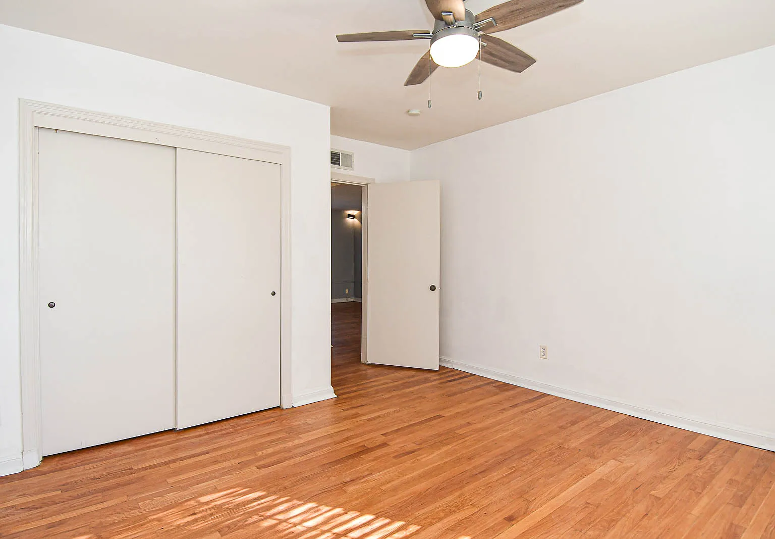 2 bed, 1160 sqft, $1,750 — Photo 3