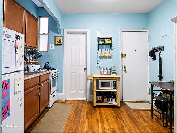 3rd image of 335 E 85th St APT 4C