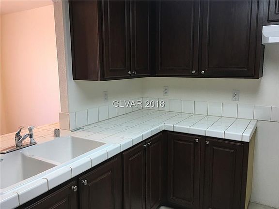 5th image of 10119 Climbing Lily St