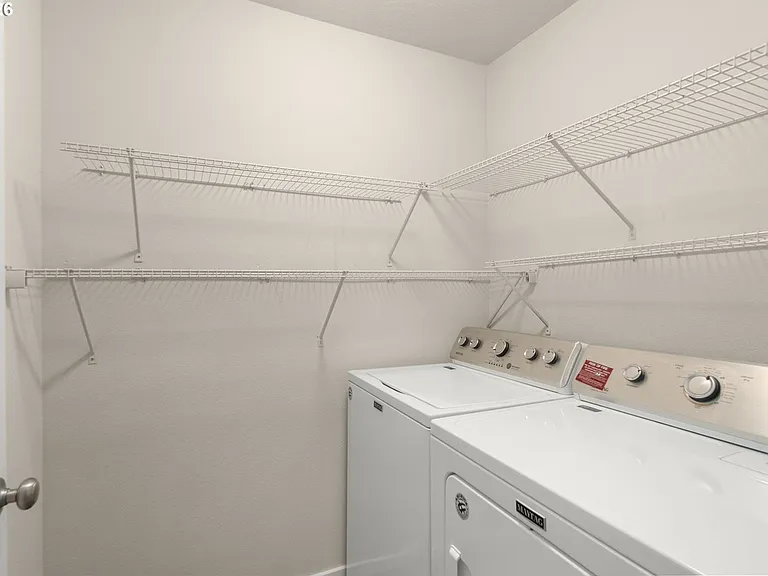 Full size Laundry room