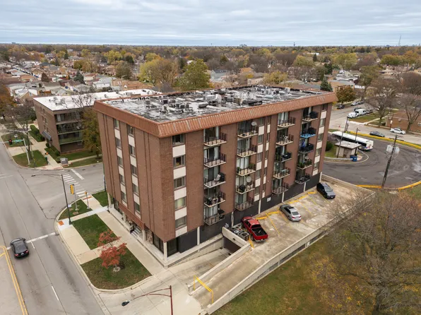 8359 W Addison St APT 604, Chicago, IL 60634