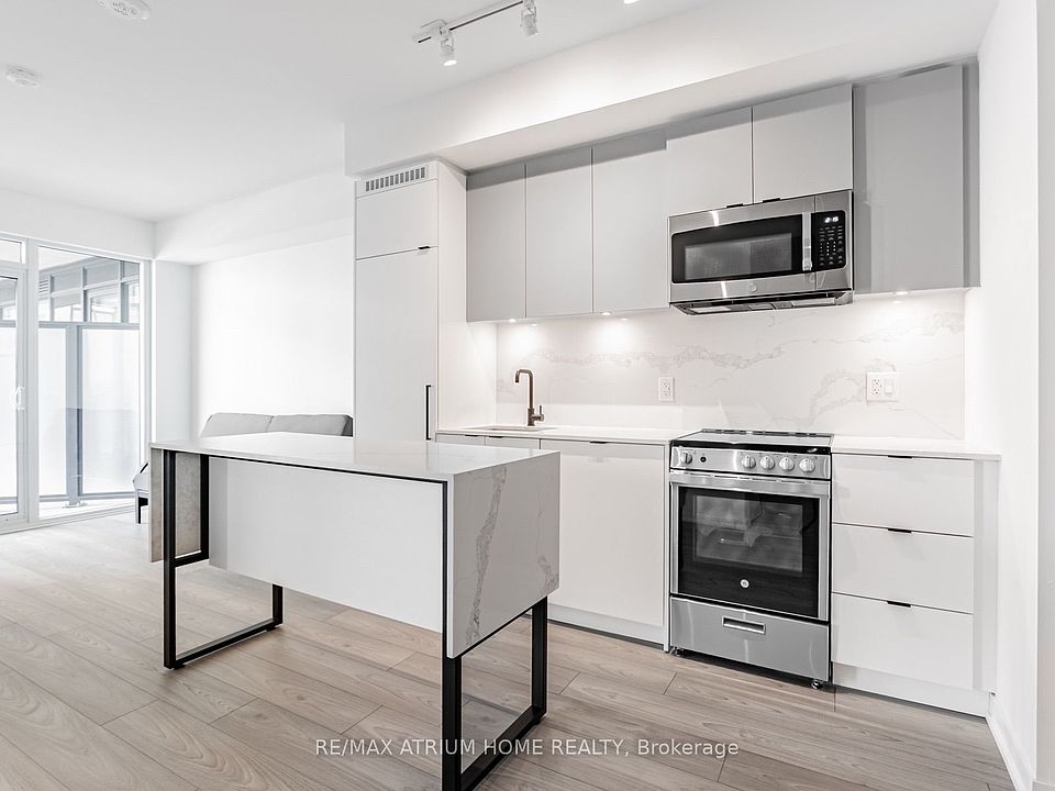 1st image of 285 Dufferin St #827