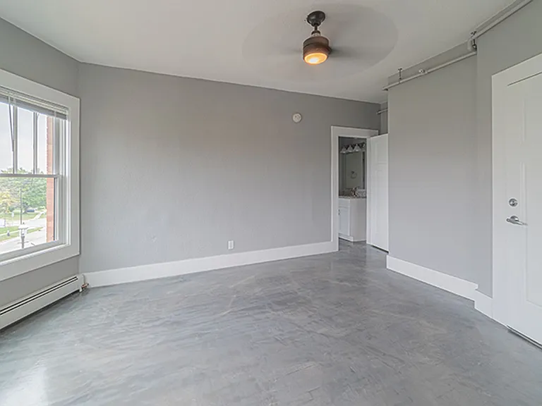 718 15th St — Photo 3