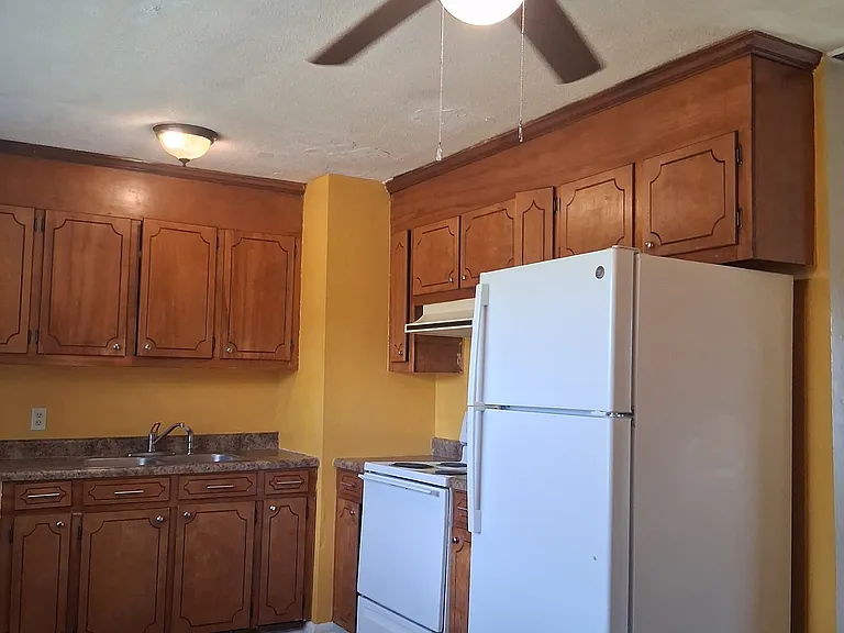 303 Allen Dr — Photo 8