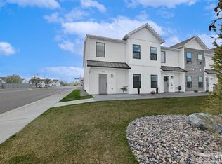 2391 Homewood Dr, Ammon, ID 83406