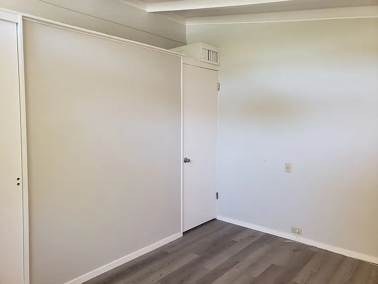 10400 Johnson Ave — Photo 8