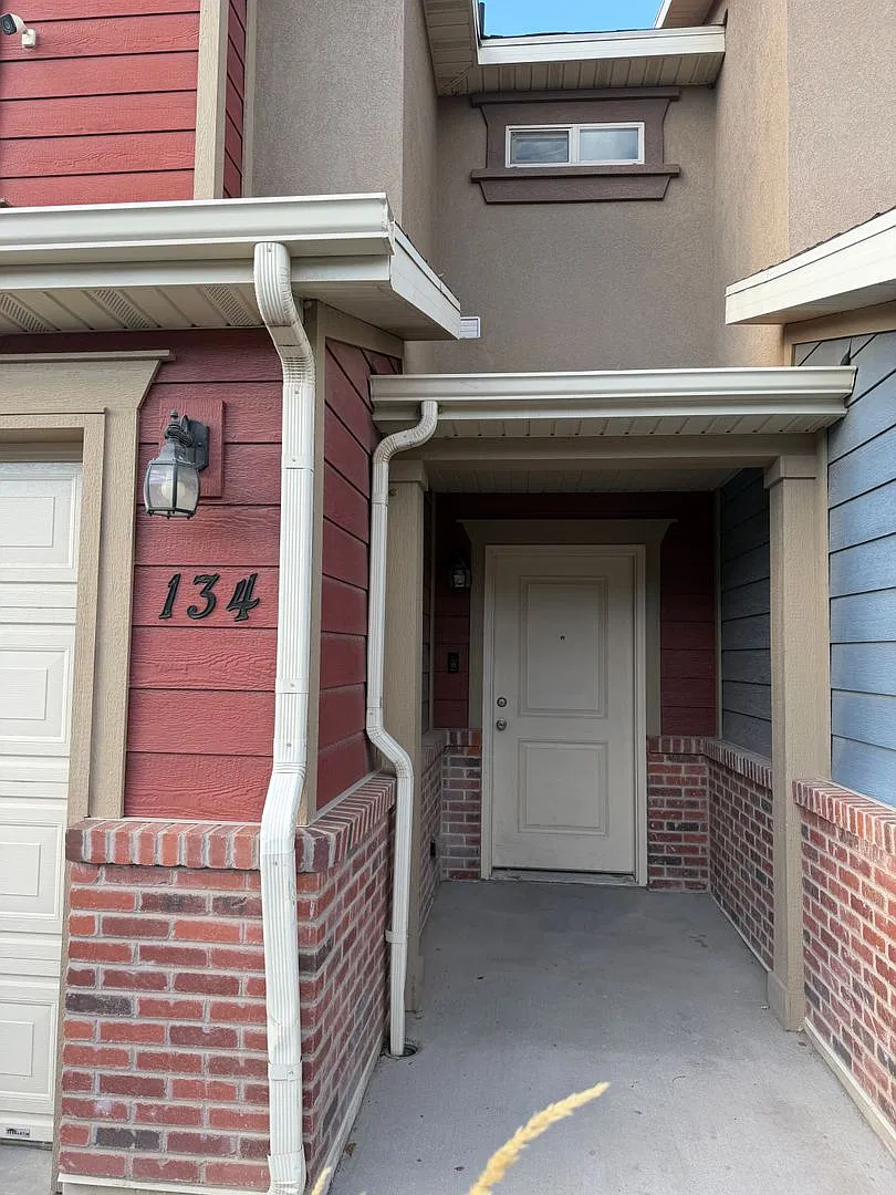 Beautiful 3-Bedroom Spanish Fork Home with Open Floor Plan, Granite Countertops! — Photo 2