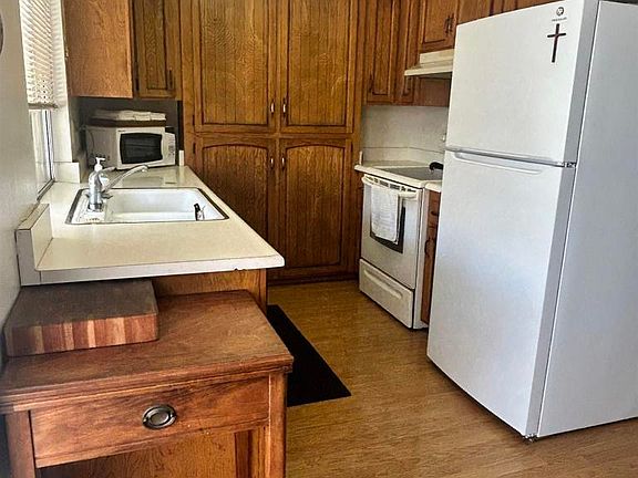 3rd image of 902 N Fig St APT C
