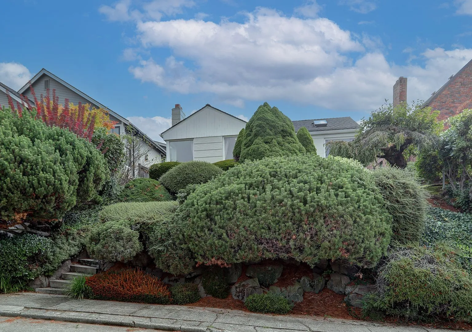 Unique Laurelhurst 3 Bedrooms with 2 Bathrooms Home Close to UW! — Photo 2
