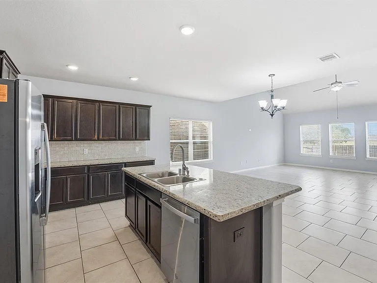 719 Longstreet Dr — Photo 25