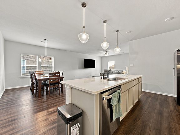 5th image of 2052 Placerville St