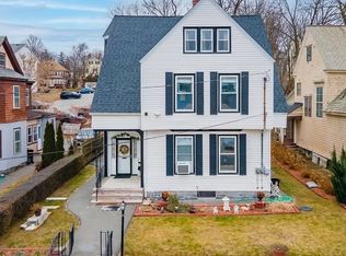 26 Huntington St #1, Lowell, MA 01852