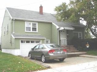 1050 Stonewall Ln, Secaucus, NJ 07094