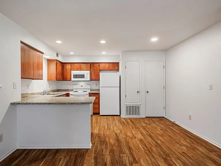 Amanda Place Apartments — Photo 35