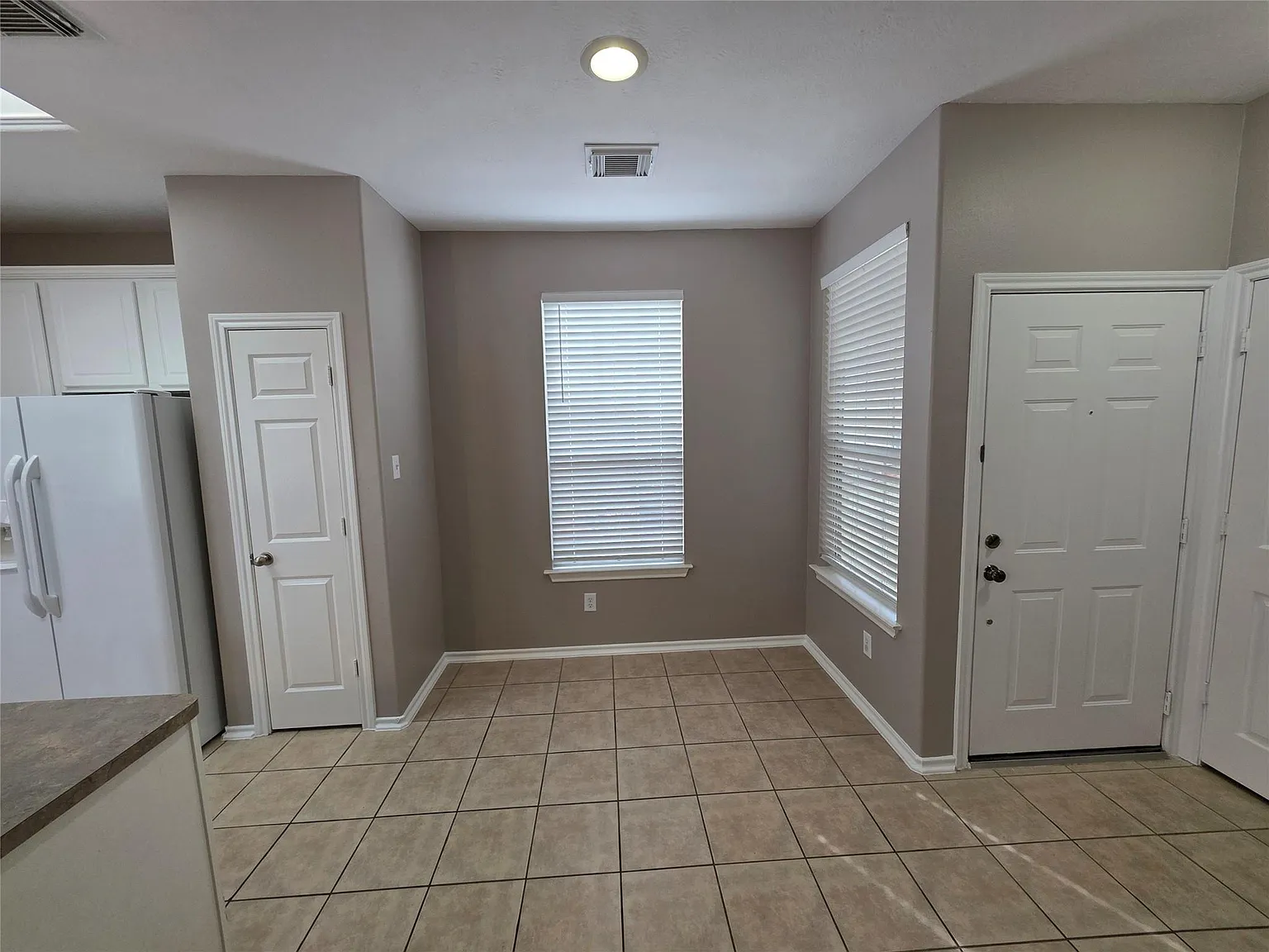3 bed, 2.5 bath, 1503 sqft, $1,800 — Photo 3