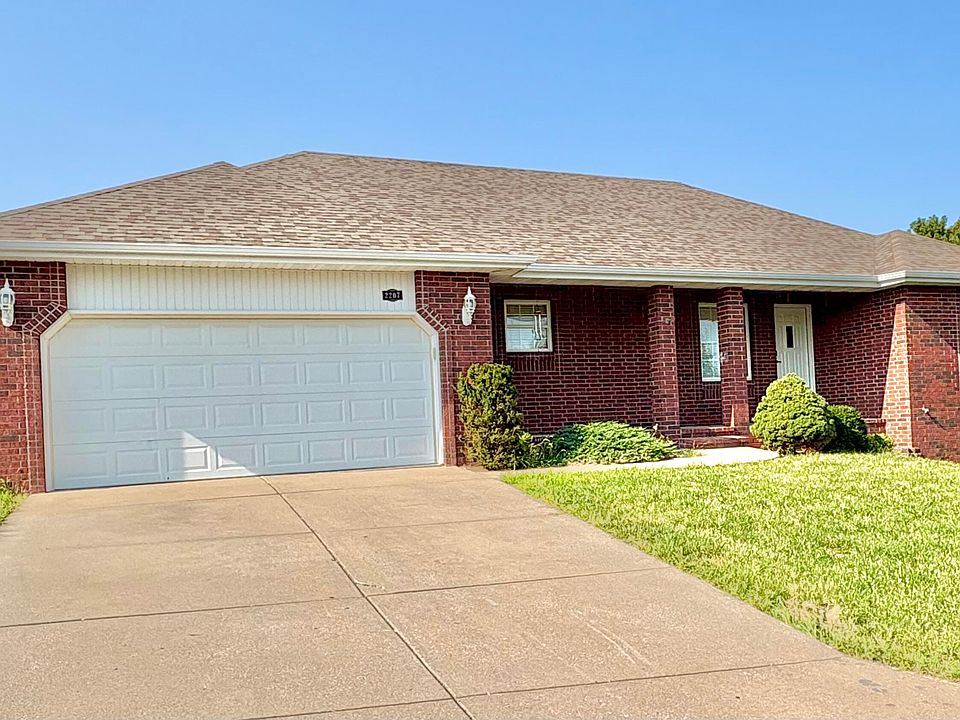 1st image of 2207 W Colton Avenue