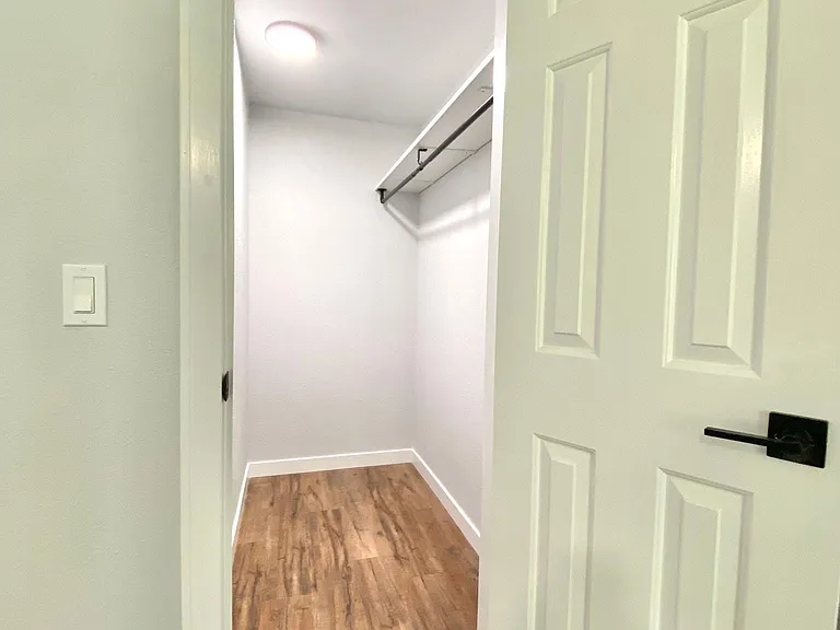 690 S Park Ave — Photo 29