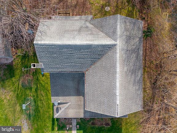4th image of 7016 Hyndman Rd