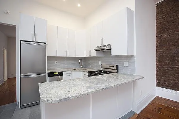 Rented by Buchbinder & Warren | media 10