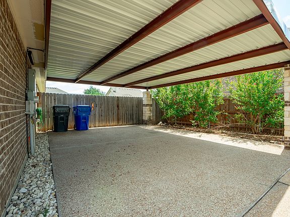5th image of 219 Oak Meadow Trl