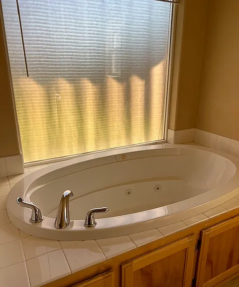Jacuzzi tub in master bath