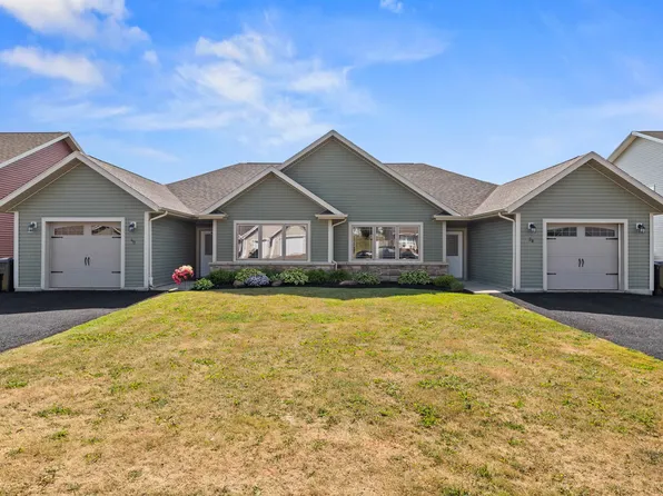 40 Parkman Dr E, Charlottetown, PE C1C 0T4