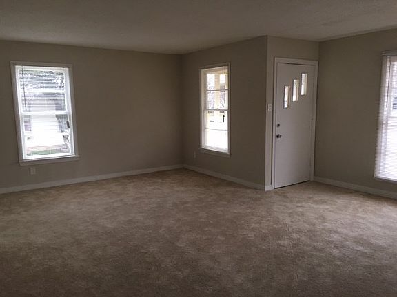 2nd image of 1456 W Walnut St