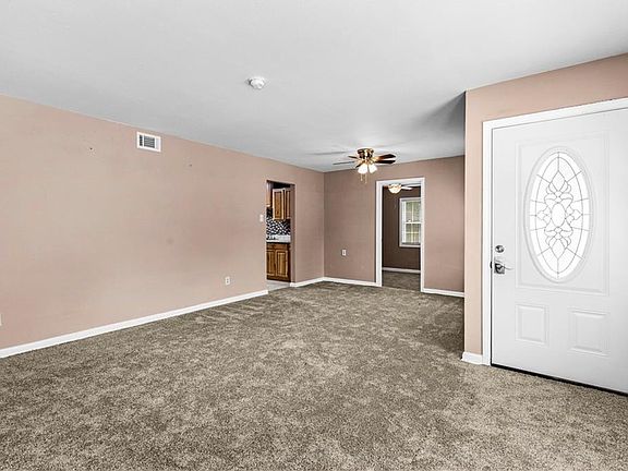 5th image of 902 Memory Ln