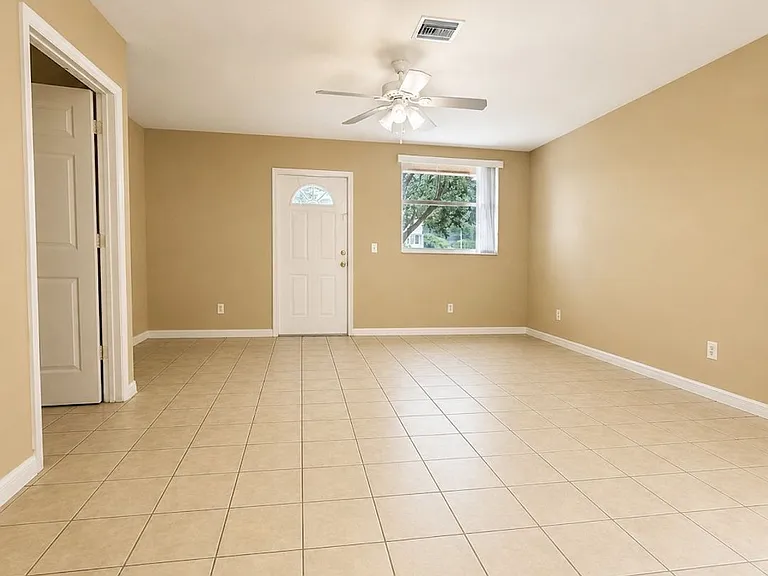 4903 York St — Photo 2