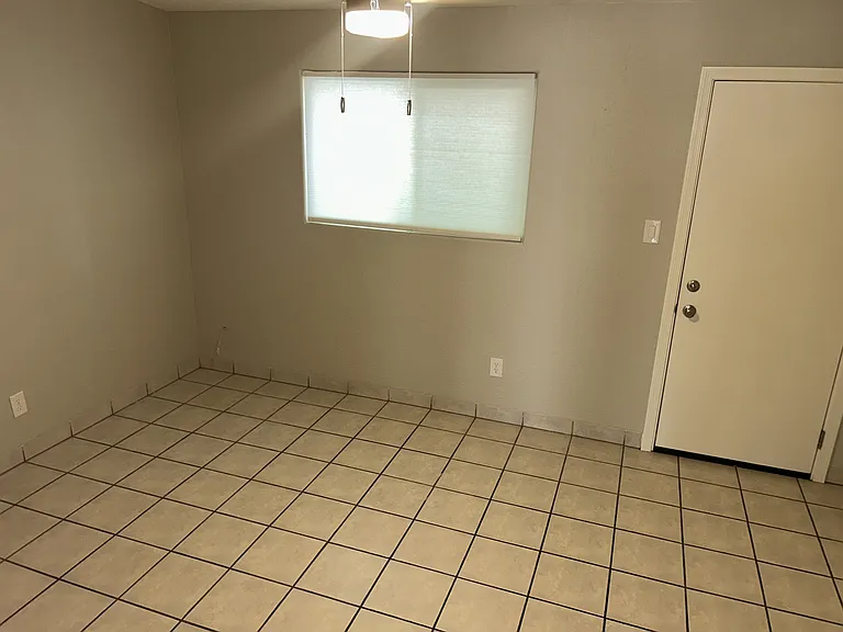 2033 S Forest Ave — Photo 9