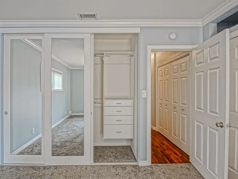 2404 Sebald Ave — Photo 32