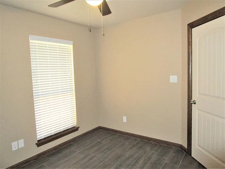 2107 Valley View Rd — Photo 32