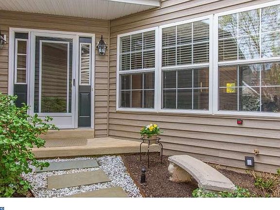 2nd image of 28 Foxcroft Ln