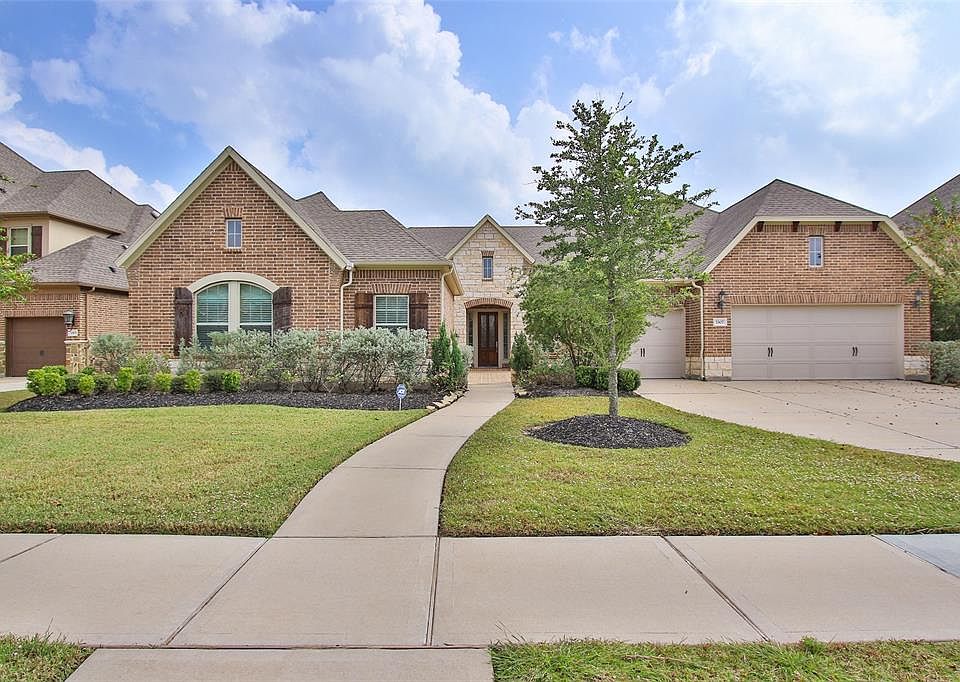 Welcome home to 3307 Rumbling Rock Ln in Cinco Ranch Northwest!