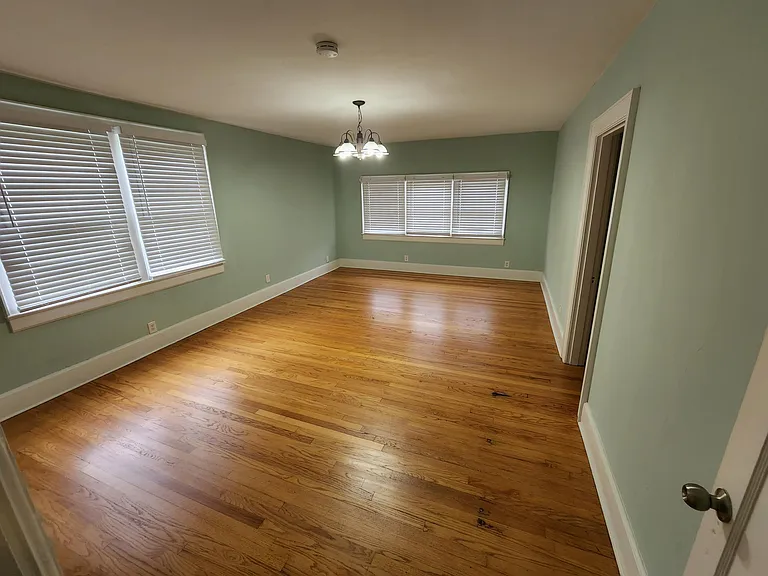 4300 Lonsdale Dr — Photo 7