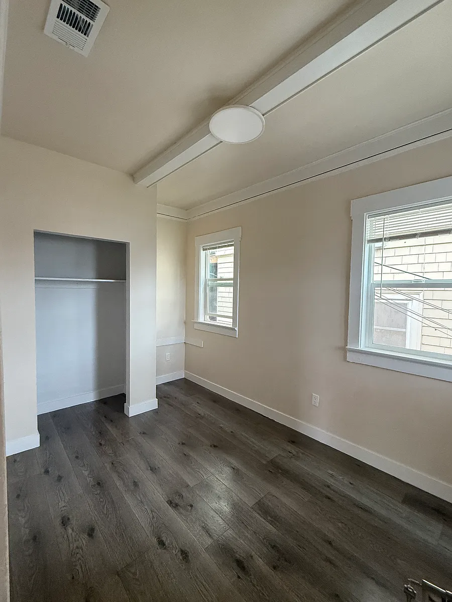 Building Photo - 1630 3rd Ave #2