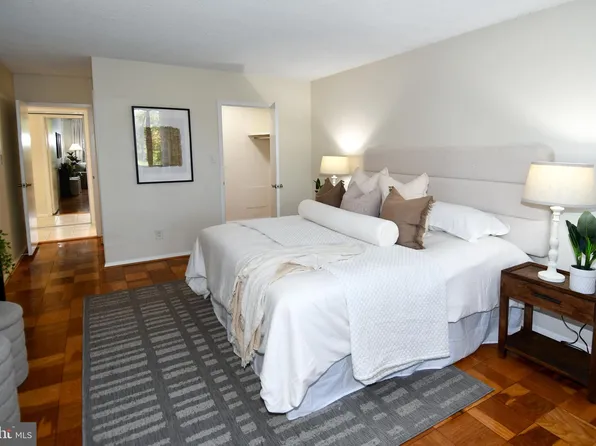 5225 Pooks Hill Rd APT 222N, Bethesda, MD 20814