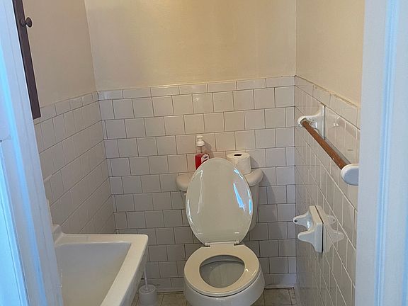 5th image of 302 Sellers St