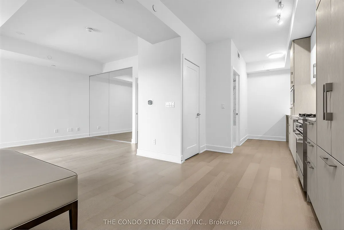 Photo 2 of 26 - 8 Manor Rd W #406 - Toronto, ON Building Photo - 8 Manor Rd W #406