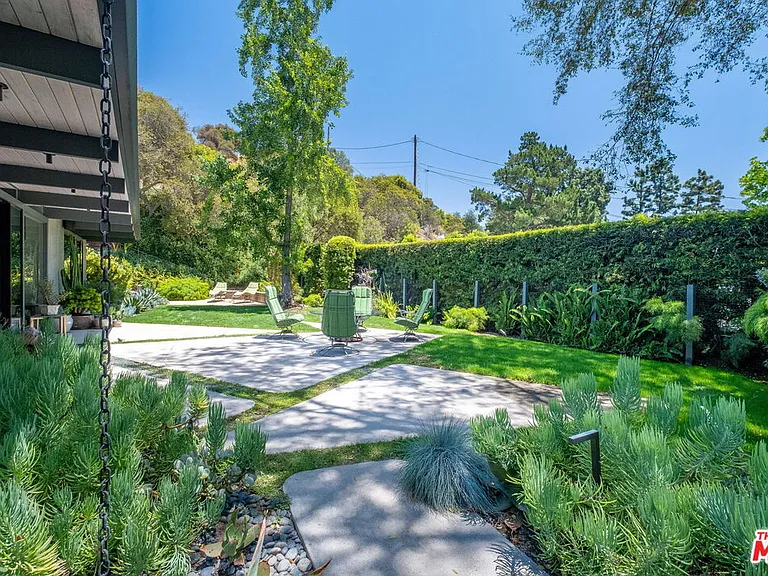8967 Wonderland Park Ave — Photo 40