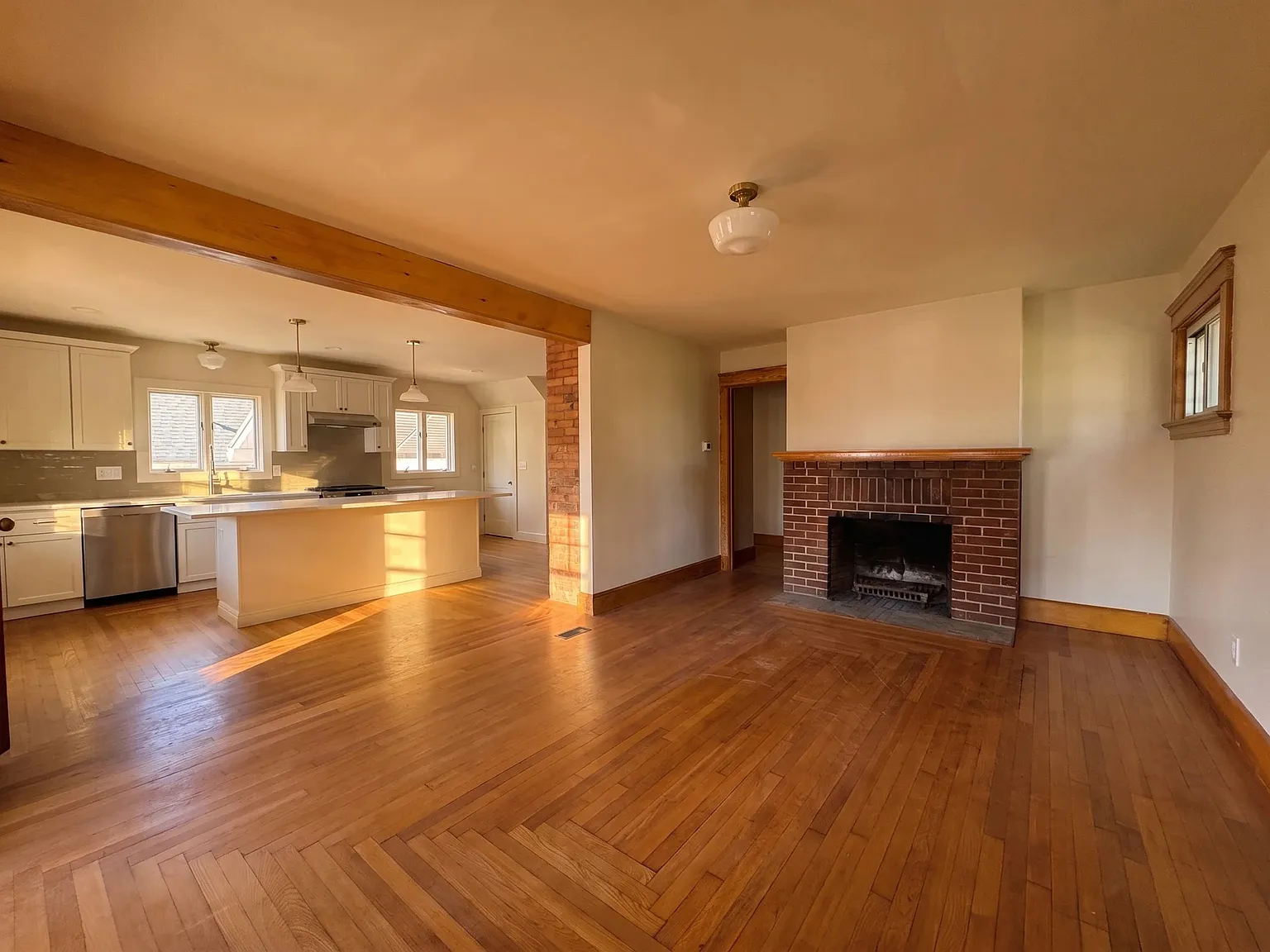 3 bed, 1598 sqft, $3,700 — Photo 3