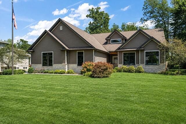 10929 Bunker Dr — Sandy Pines Golf Club
