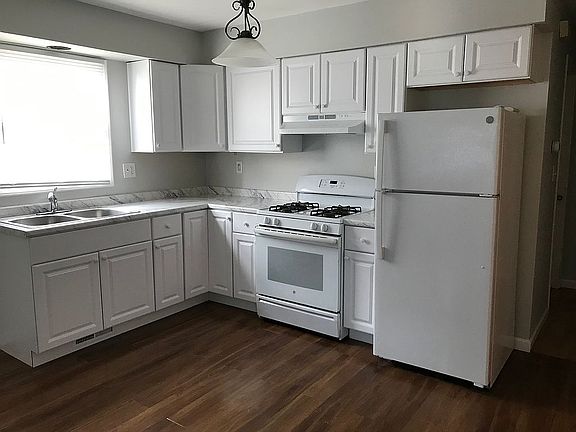 3rd image of 3121 Galilee Ave