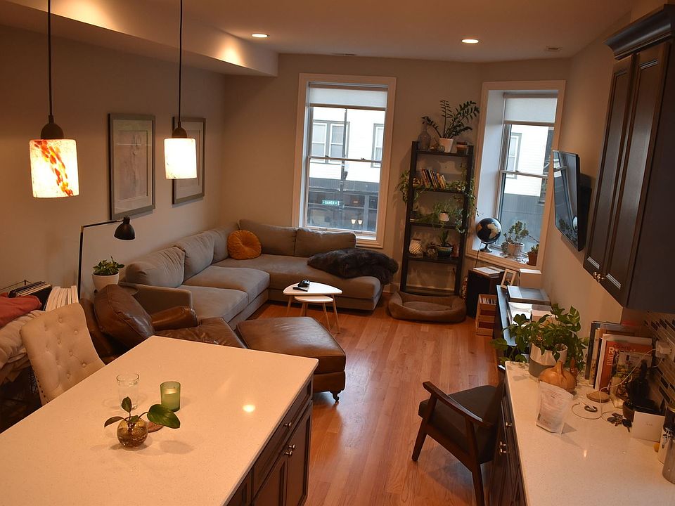 1st image of 2056 N Damen Ave #3